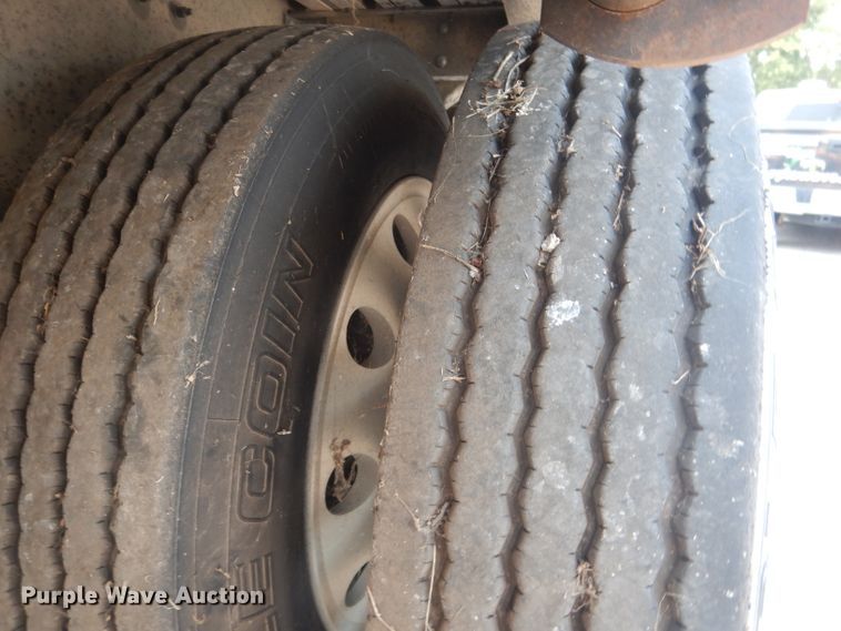 image for item HU9279 2013 Wilson AD 1080  drop deck trailer