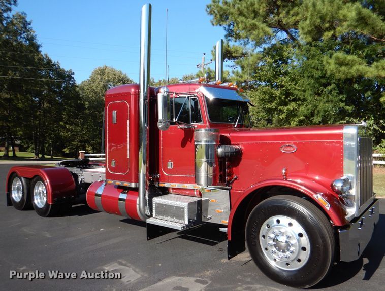 image for item IR9104 1987 Peterbilt 359  semi truck