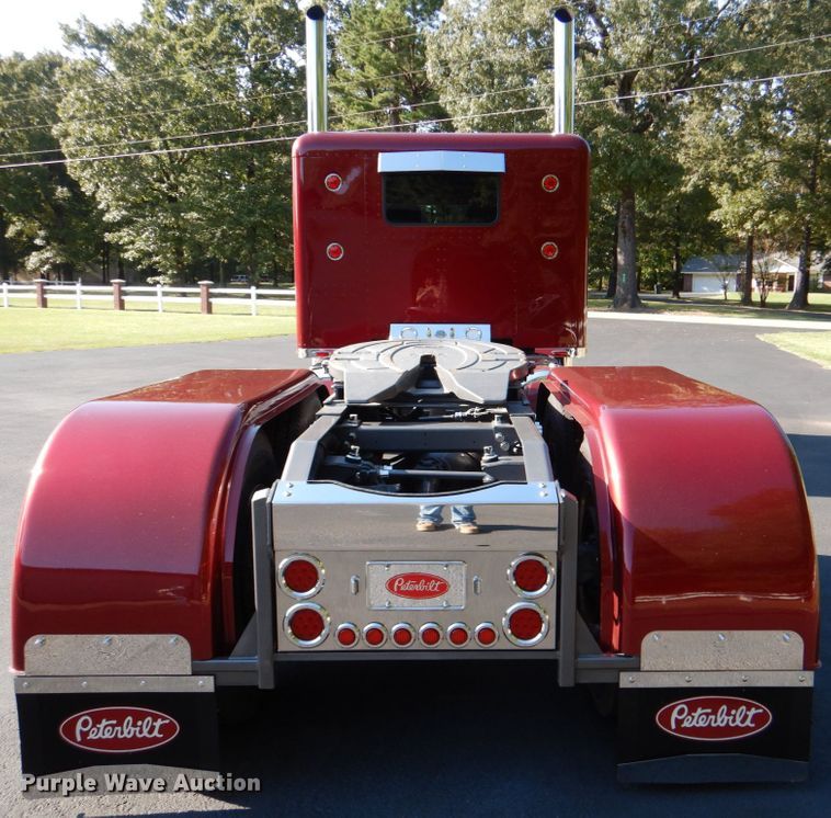 image for item IR9104 1987 Peterbilt 359  semi truck