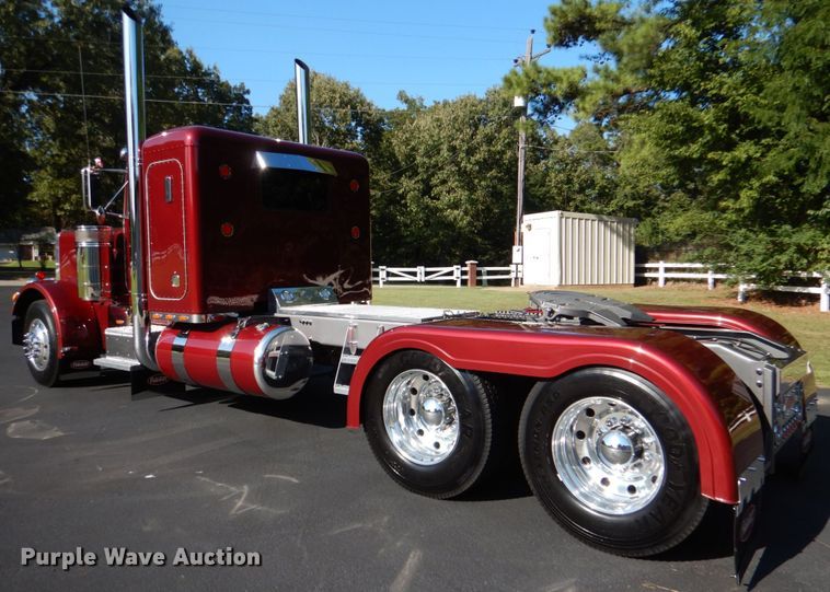 image for item IR9104 1987 Peterbilt 359  semi truck