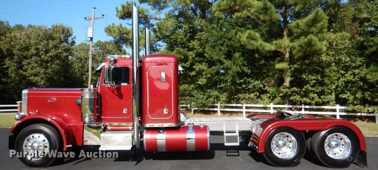 image for item IR9104 1987 Peterbilt 359  semi truck