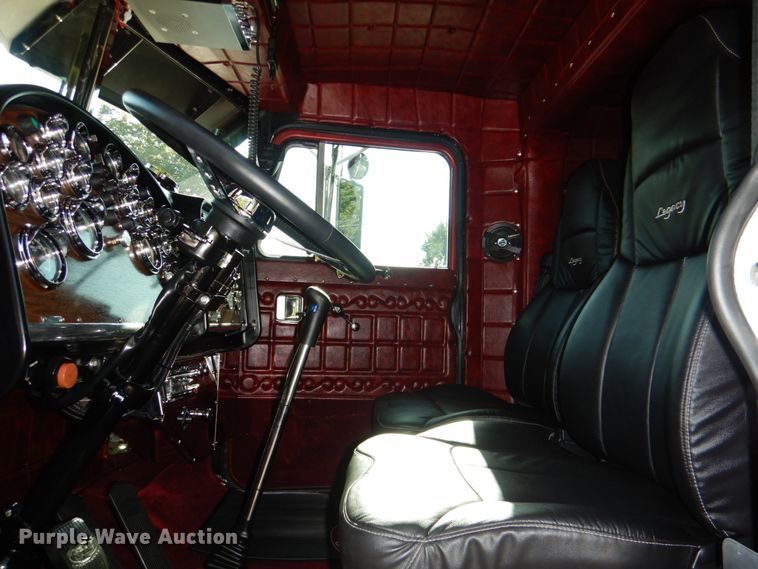 image for item IR9104 1987 Peterbilt 359  semi truck