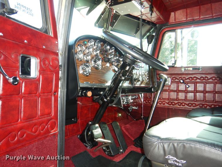 image for item IR9104 1987 Peterbilt 359  semi truck