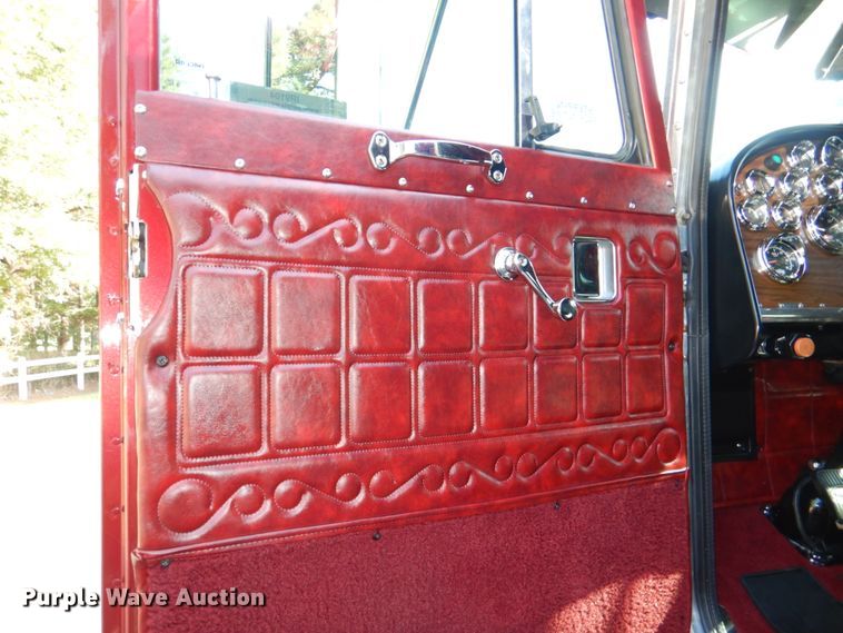 image for item IR9104 1987 Peterbilt 359  semi truck