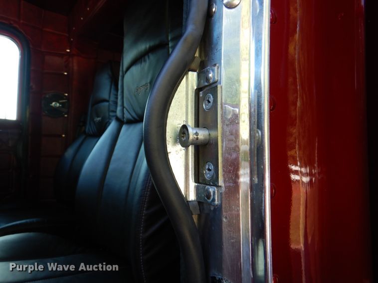 image for item IR9104 1987 Peterbilt 359  semi truck