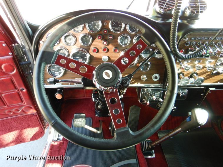 image for item IR9104 1987 Peterbilt 359  semi truck