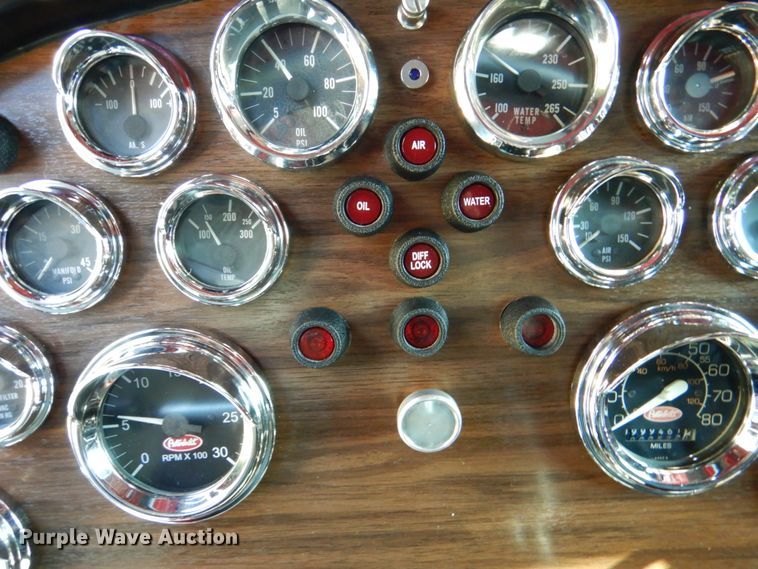 image for item IR9104 1987 Peterbilt 359  semi truck