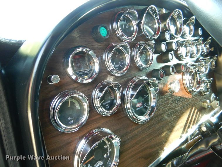 image for item IR9104 1987 Peterbilt 359  semi truck