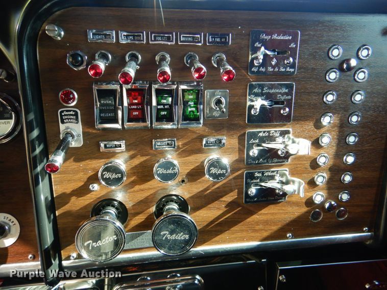 image for item IR9104 1987 Peterbilt 359  semi truck