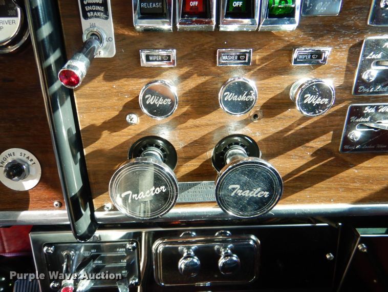 image for item IR9104 1987 Peterbilt 359  semi truck