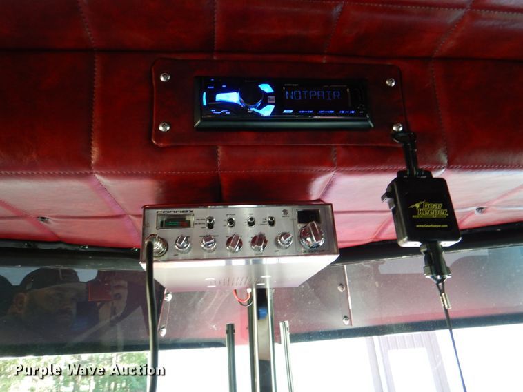 image for item IR9104 1987 Peterbilt 359  semi truck