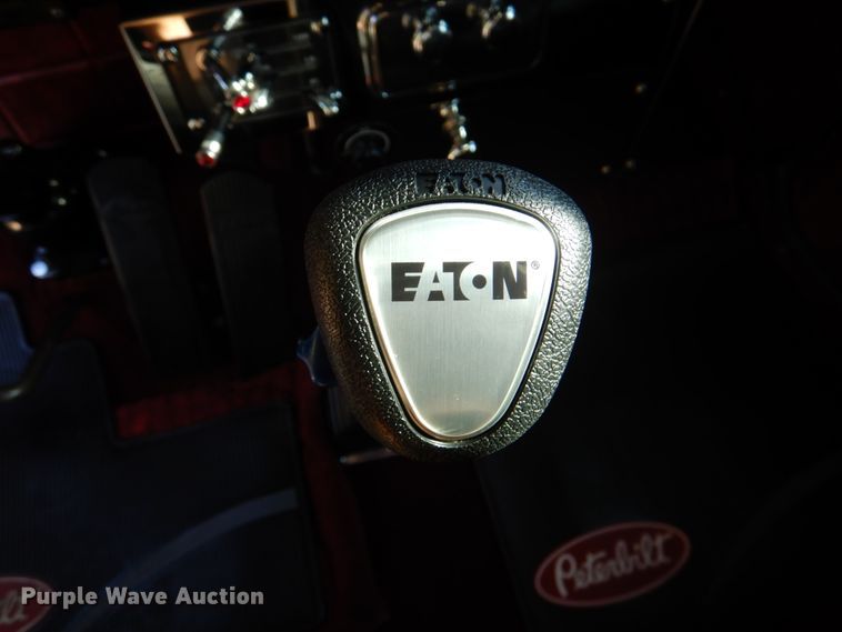 image for item IR9104 1987 Peterbilt 359  semi truck