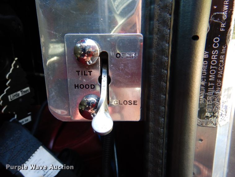 image for item IR9104 1987 Peterbilt 359  semi truck