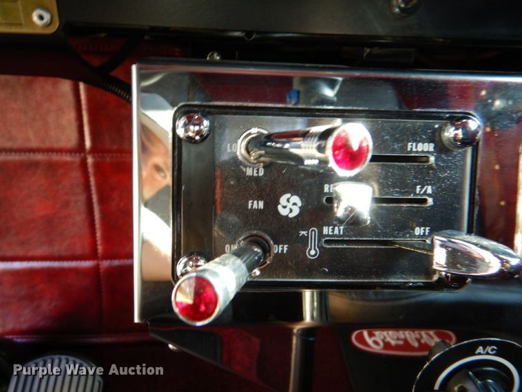 image for item IR9104 1987 Peterbilt 359  semi truck