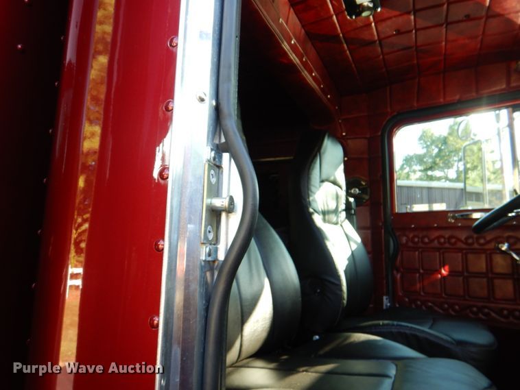 image for item IR9104 1987 Peterbilt 359  semi truck