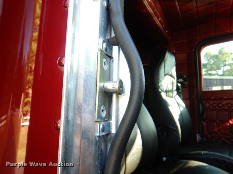 image for item IR9104 1987 Peterbilt 359  semi truck