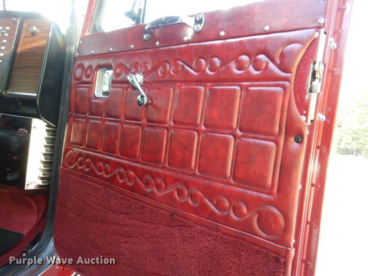 image for item IR9104 1987 Peterbilt 359  semi truck