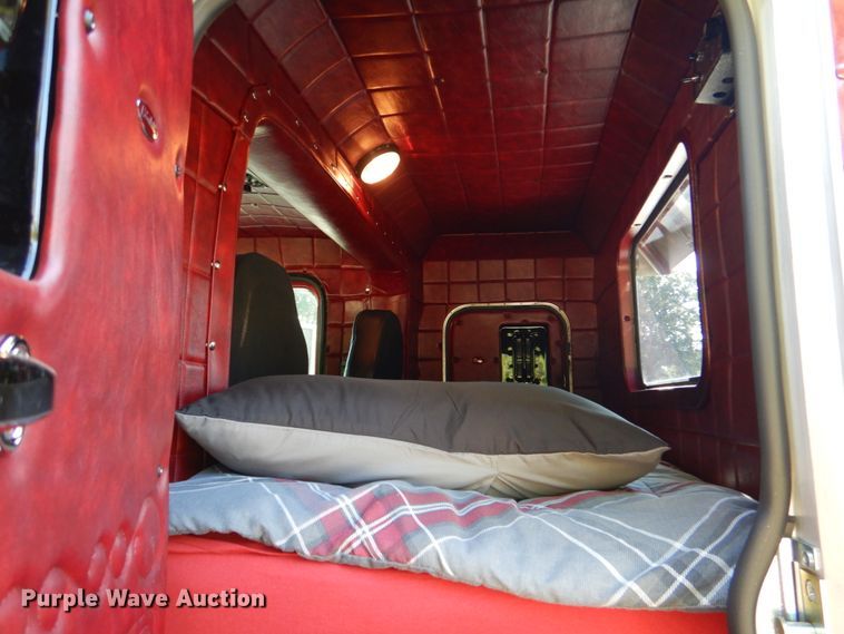 image for item IR9104 1987 Peterbilt 359  semi truck