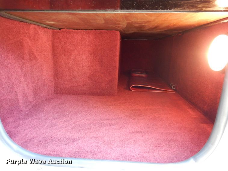 image for item IR9104 1987 Peterbilt 359  semi truck