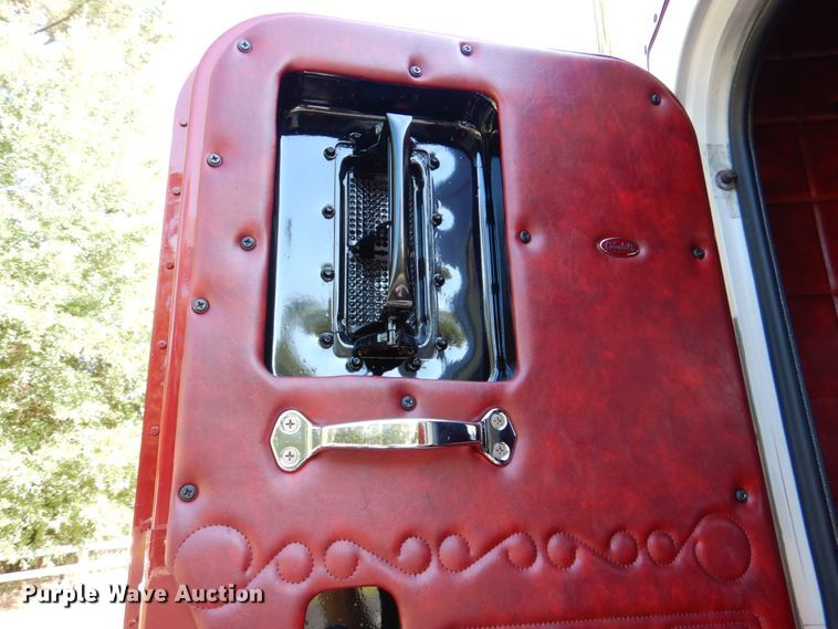 image for item IR9104 1987 Peterbilt 359  semi truck