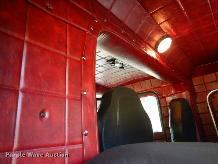 image for item IR9104 1987 Peterbilt 359  semi truck