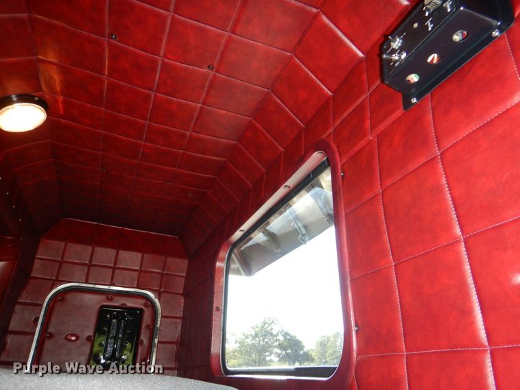 image for item IR9104 1987 Peterbilt 359  semi truck