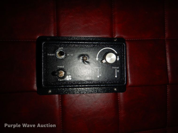 image for item IR9104 1987 Peterbilt 359  semi truck