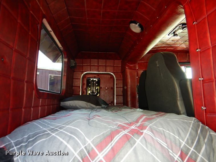 image for item IR9104 1987 Peterbilt 359  semi truck