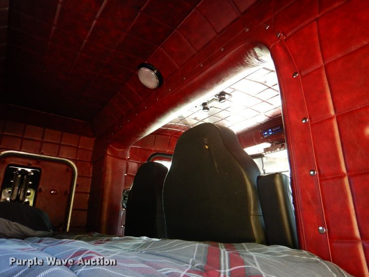 image for item IR9104 1987 Peterbilt 359  semi truck