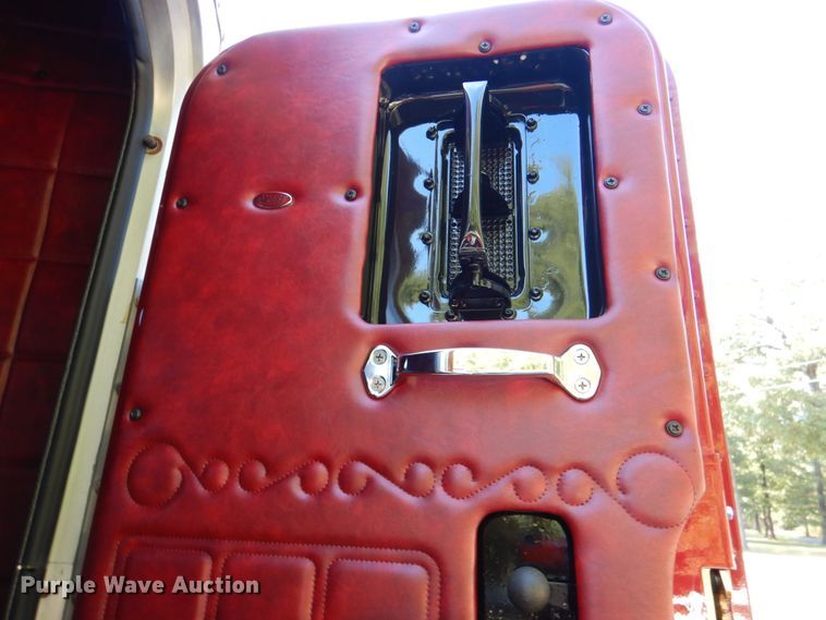 image for item IR9104 1987 Peterbilt 359  semi truck