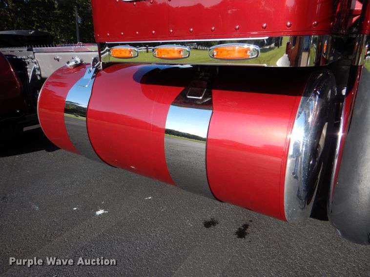 image for item IR9104 1987 Peterbilt 359  semi truck