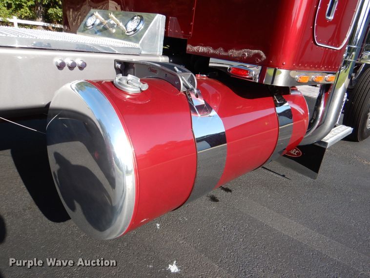 image for item IR9104 1987 Peterbilt 359  semi truck