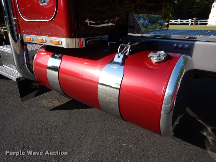 image for item IR9104 1987 Peterbilt 359  semi truck