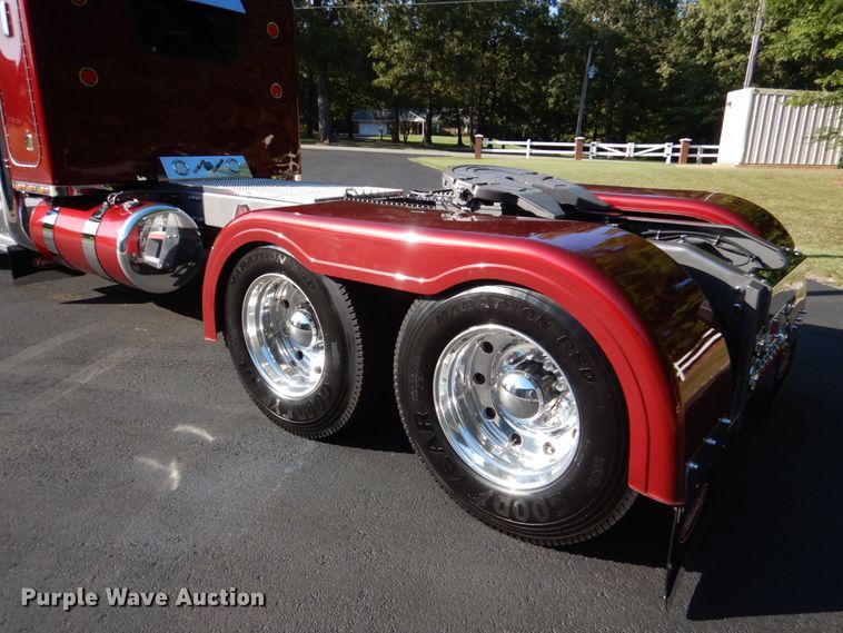 image for item IR9104 1987 Peterbilt 359  semi truck