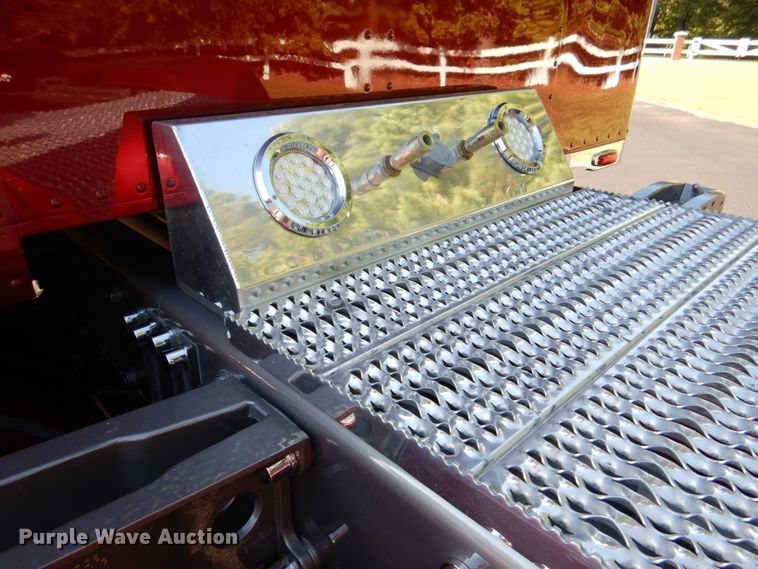 image for item IR9104 1987 Peterbilt 359  semi truck