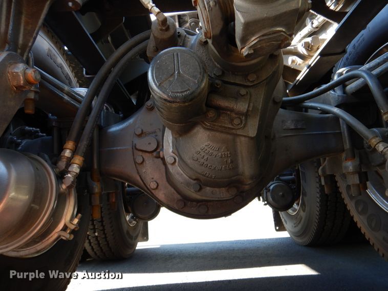 image for item IR9104 1987 Peterbilt 359  semi truck