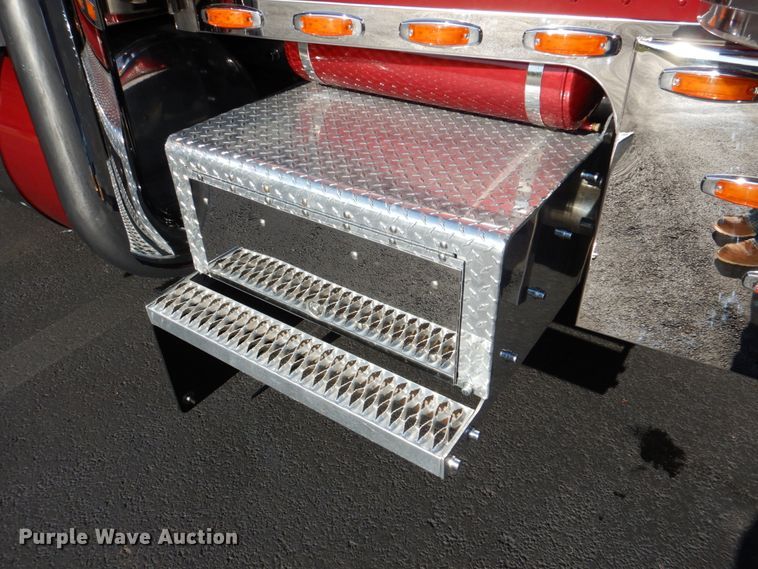 image for item IR9104 1987 Peterbilt 359  semi truck