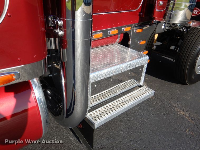 image for item IR9104 1987 Peterbilt 359  semi truck