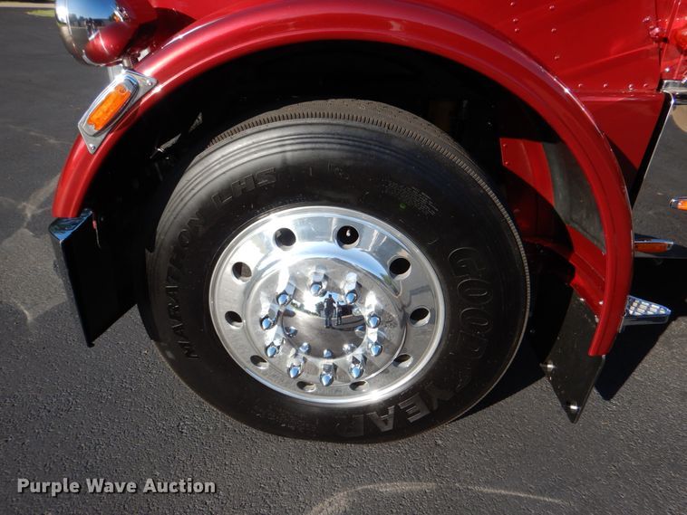 image for item IR9104 1987 Peterbilt 359  semi truck