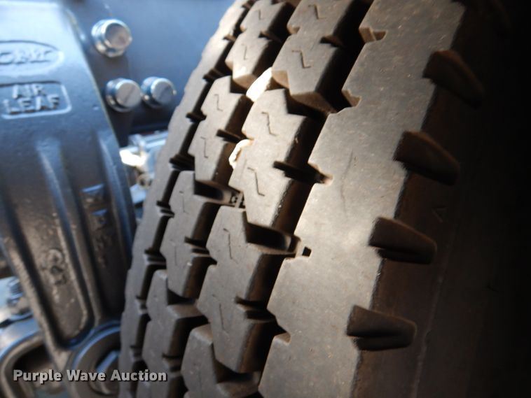 image for item IR9104 1987 Peterbilt 359  semi truck