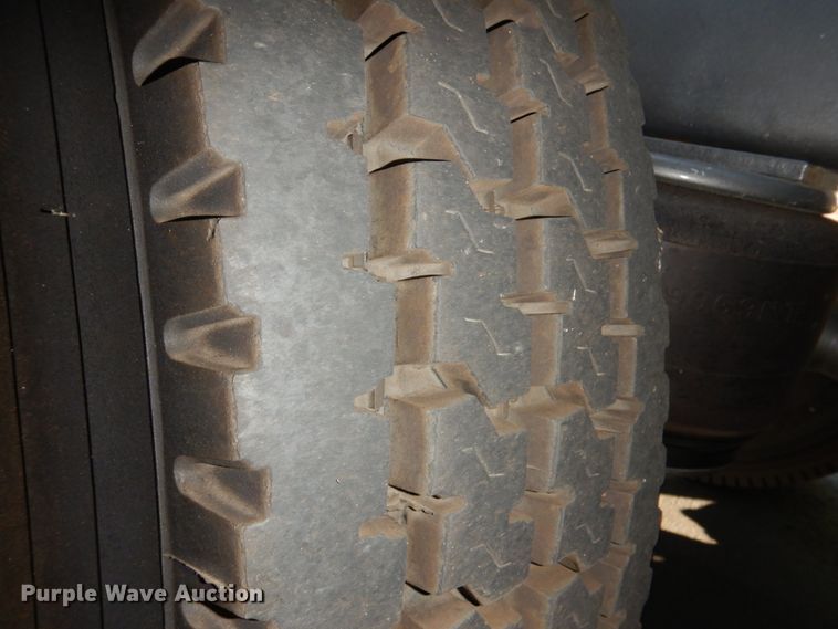 image for item IR9104 1987 Peterbilt 359  semi truck