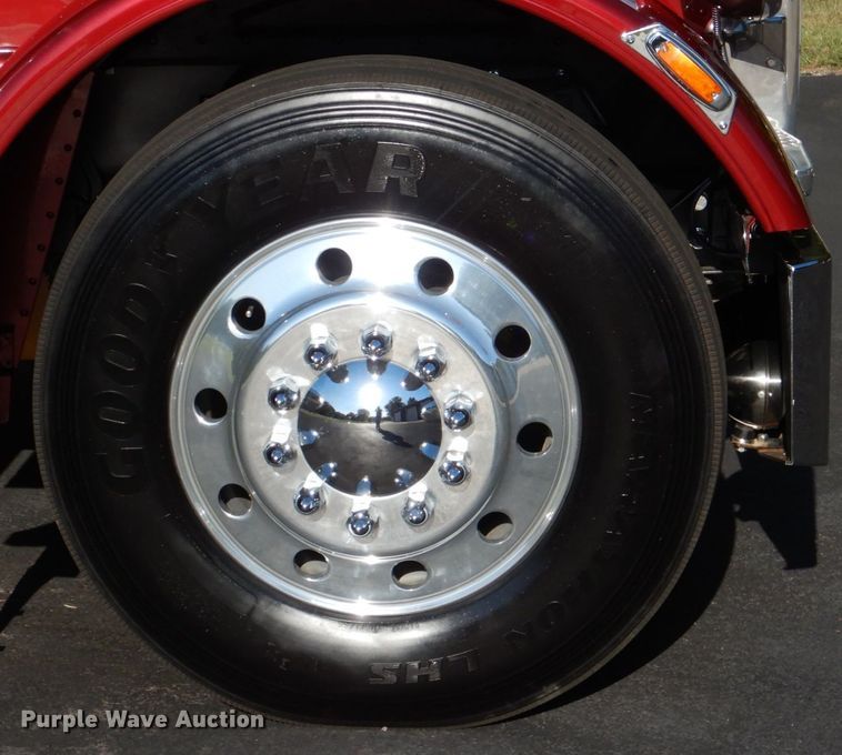 image for item IR9104 1987 Peterbilt 359  semi truck