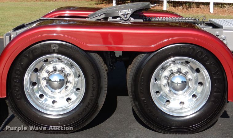 image for item IR9104 1987 Peterbilt 359  semi truck