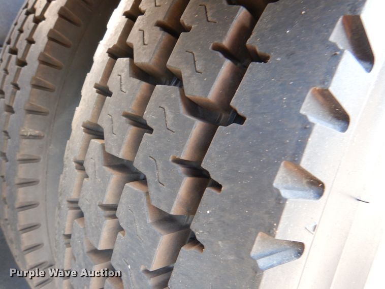 image for item IR9104 1987 Peterbilt 359  semi truck