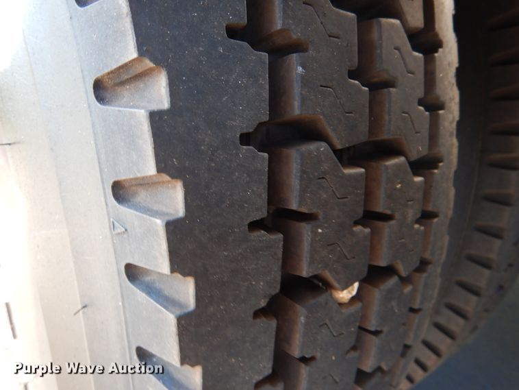 image for item IR9104 1987 Peterbilt 359  semi truck