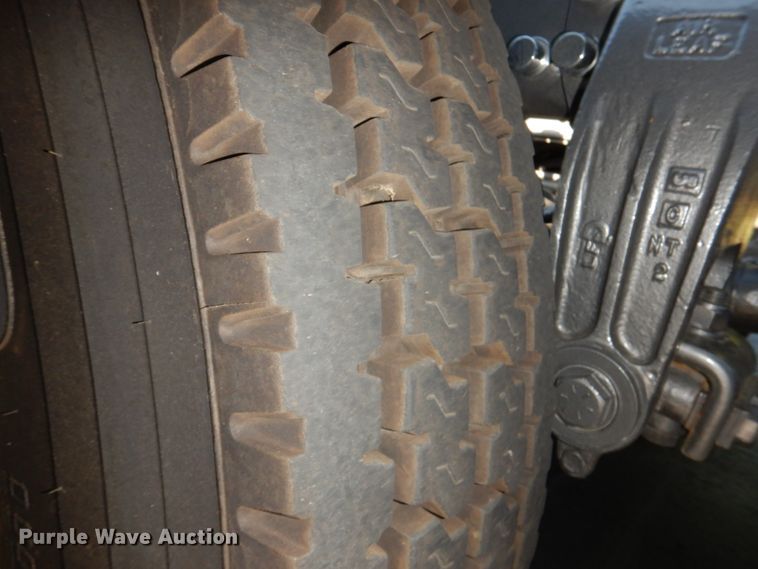 image for item IR9104 1987 Peterbilt 359  semi truck