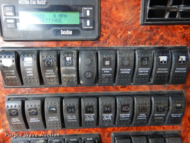 image for item IR9142 2012 Western Star 4900EX  semi truck