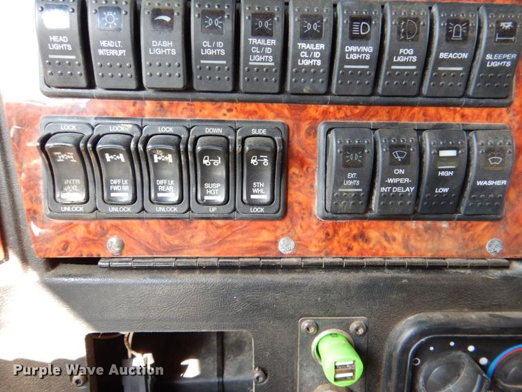 image for item IR9142 2012 Western Star 4900EX  semi truck