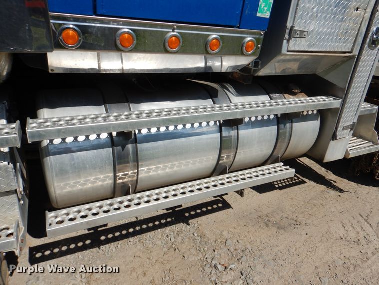 image for item IR9142 2012 Western Star 4900EX  semi truck