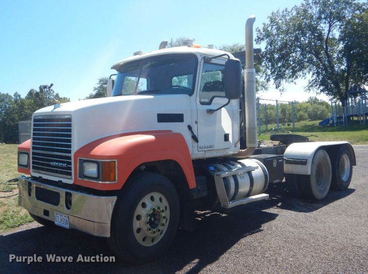 image for item JG9124 2012 Mack CHU600  semi truck